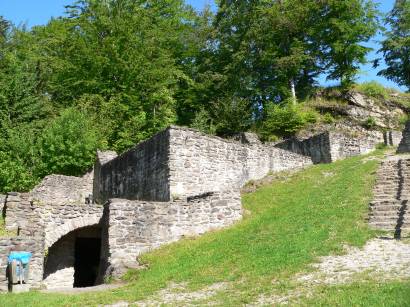 altnussberg-burgruine-bauwerke-burganlage-mauern