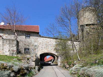 burgruine-thannstein-burgturm-burgtor-burgruinen-bayern