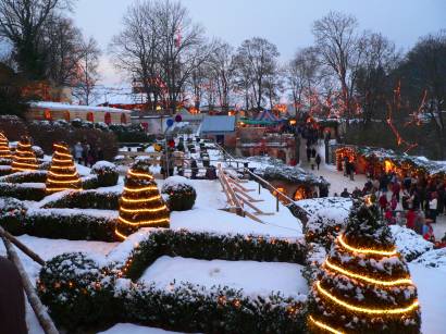 hexenacker-romantischer-weihnachtsmarkt-weihnachten-lichterketten