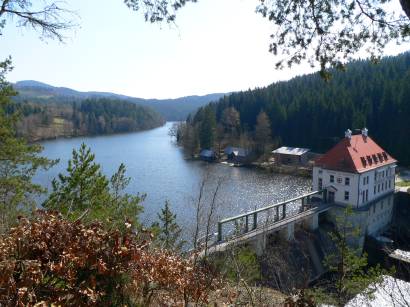 höllensteinsee-kraftwerk-bayern-bilder