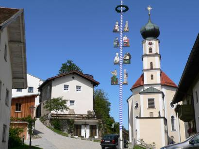 kollnburg-bayerischer-wald-sehenswertes-kirche-mai-baum