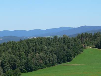 kollnburg-burgruine-bayerischer-wald-aussichtspunkt-bayerwald-landschaft