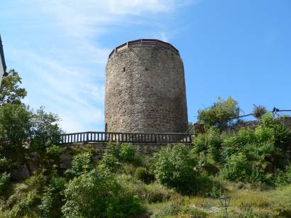 kollnburg-burgruine-bayerischer-wald-bergfried-burg-turm