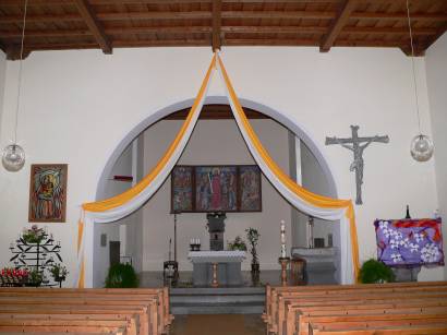 neureichenau-bayerischer-wald-ausflugsziele-kirche-innen-altar