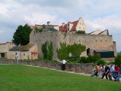 riedenburg-schloss-rosenburg-falkenshow-bayern