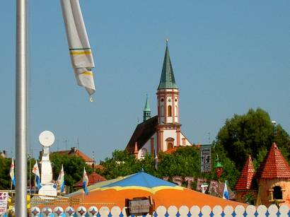 straubing-gäubodenvolksfest-gäubodenfest-kirche-niederbayern