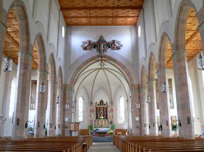 waldkirchen-bayerischer-wald-sehenswürdigkeiten-pfarrkirche-innen-altar