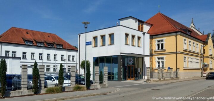 bogen-sehenswürdigkeiten-stadt-rathaus-polizei-gebäude