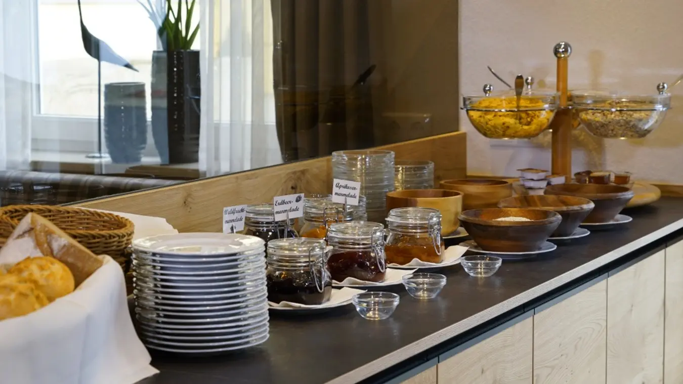 brandlhof-waldkirchen-landhotel-restaurant-passau-speisesaal-buffet-1350