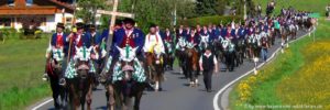 Brauchtum in Bayern Kultur Oberpfalz und Niederbayern Tradition Bayerischer Wald Pfingstritt