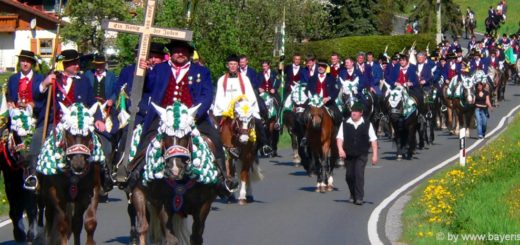 Brauchtum in Bayern Kultur Oberpfalz und Niederbayern Tradition Bayerischer Wald Pfingstritt