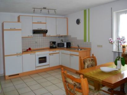 Unterkunft mit Küche und Mikrowelle zum kochen Unterkunft mit Küche und Mikrowelle zum kochen