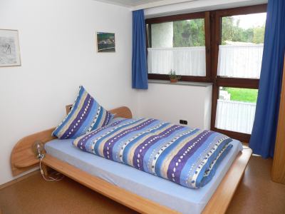 ferienwohnung-zeintl-ferienwohnung-doppelbett-ostbayern-schlafen