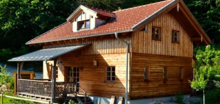 fischer-sunleitn-altnussberg-hütten-bayerischer-wald-chalets-mit-kamin