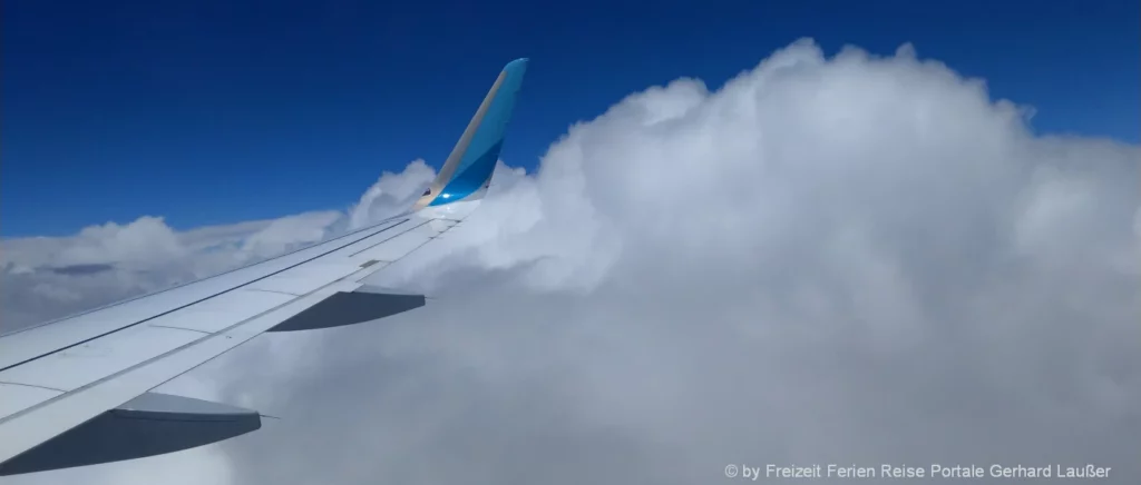 Flugreisen Deutschland Europa & Weltweite Reiseziele Urlaubsreisen Flugzeug Wolken