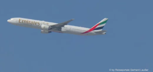 Flugreisen in Europa Weltreise mit Emirates Airlines Flugzeug