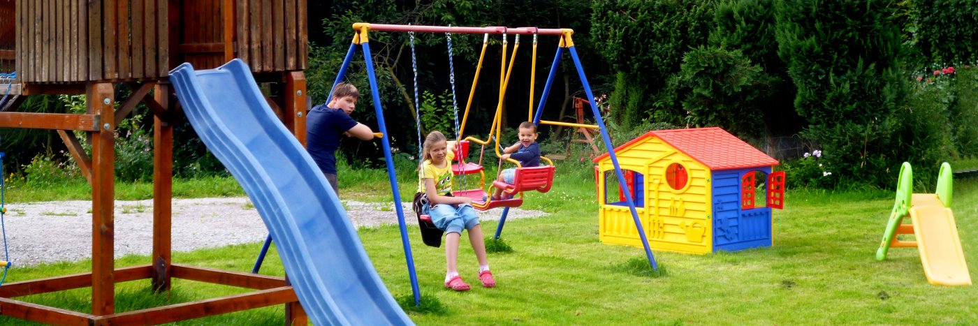 geisberg-gruppenunterkunft-bayerischer-wald-familienurlaub-spielplatz