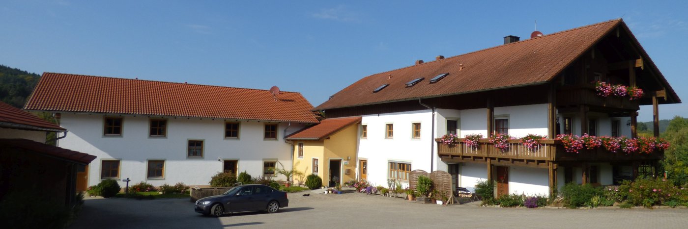 gillingerhof-familienfreunlicher-bauernhofurlaub-ferienwohnungen-breitbild-1400