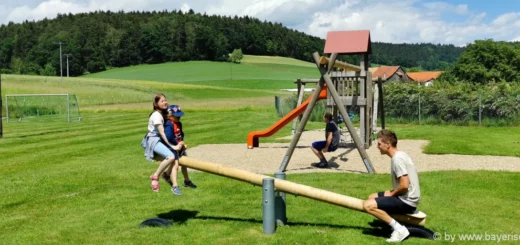 Kinderspielplatz Bayerischer Wald Familienurlaub Oberpfalz