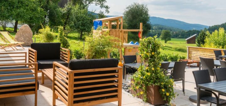 köpplwirt-wellnesspension-bayerischer-wald-bodenmais-terrasse