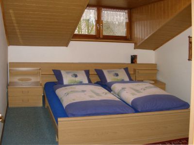 kreuzer-ferien-wohnungen-deutschland-elternschlafzimmer