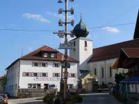 lam-bayerischer-wald-marktplatz-kirche-marktgasthof-150 lam-bayerischer-wald-marktplatz-kirche-marktgasthof-150
