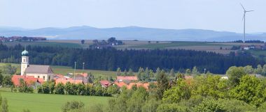 michelsneukirchen-ortschaft-landschaft-windrad-panorama-380