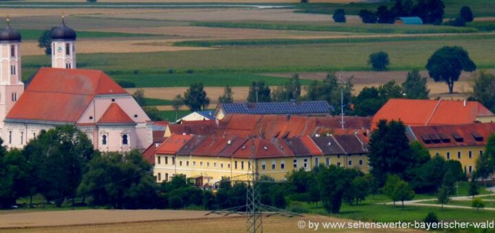 Kloster Oberalteich vom Bogenberg aus Wallfahrtskirche Niederbayern