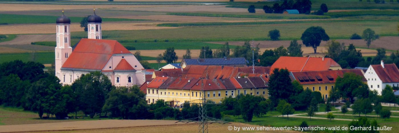 Kloster Oberalteich vom Bogenberg aus Wallfahrtskirche Niederbayern