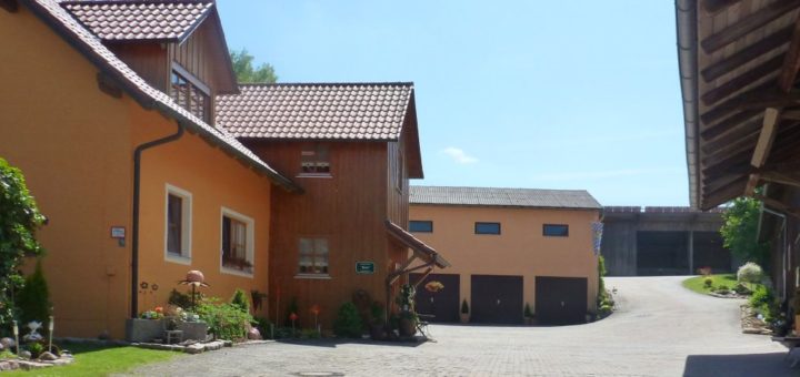 probstbauer-bauernhofurlaub-oberpfalz-familienurlaub-innenhof