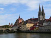 regensburger-sehenswürdigkeiten-steinerne-brücke-dom-150