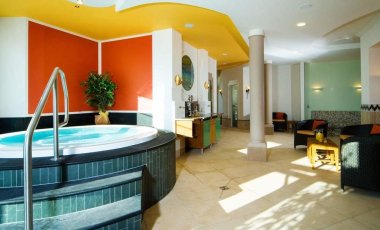 reinerhof-wellnesshotel-niederbayern-sauna-pool-380