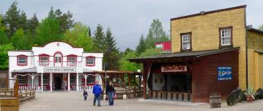 schloss-thurn-westernstadt-bayern-westerntown-deutschland-panorama-380