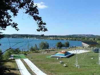 Steinberger See mit Moving Ground und Wasserskianlage