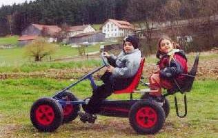 Ferien mit Kleinkind - Bild ID: sponfeldner-bauernhof-reisen-baby-bayerischer-wald