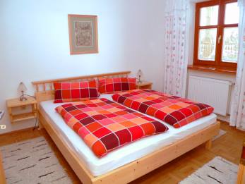 sponfeldner-ferienwohnung-bayerischer-wald-schlafzimmer