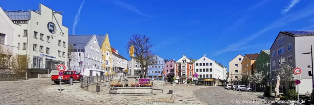 Feriendörfer in Süddeutschland für Städtereisen im Bayerischen Wald - Stadtplatz in Regen