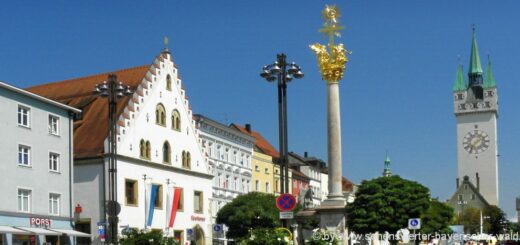 Sehenswürdigkeiten in Straubing Ausflugsziele Wahrzeichen Stadtturm