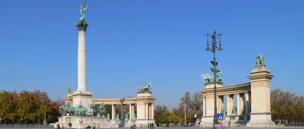 Attraktionen in Ungarn Wahrzeichen in Budapest Millennium Denkmal am Heldenplatz