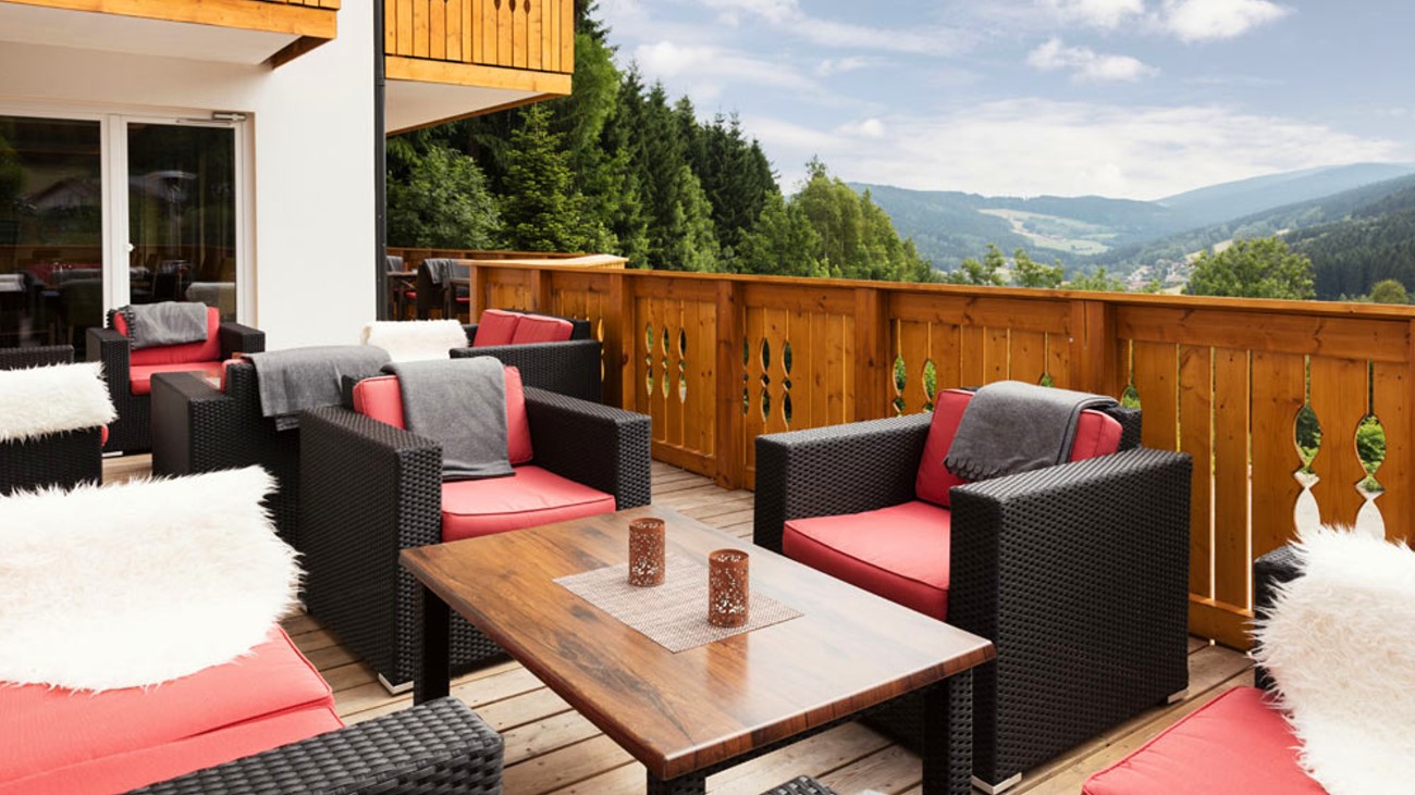 waldschlössl-sporthotel-woidlounge-bayerischer-wald-terrasse-1300