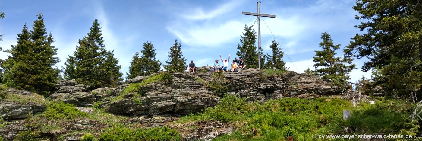 kleiner Arber Berg Gipfelkreuz - Wandern und Ausflüge Bayerischer Wald Landkarte zum Urlaub und Ausflüge planen
