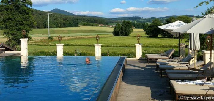 wellnesshotel-bayerischer-wald-infinity-pool-dachterrasse-sky-whirlpool