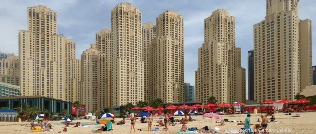 Badereise Dubai Marina Jumeirah Beach Badestrand JBR Wolkenkratzer