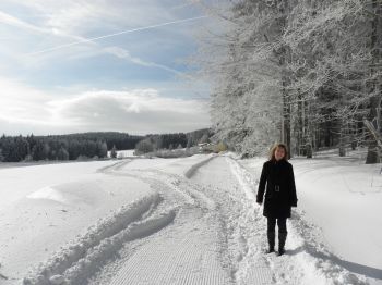 wintersportreisen-bayern-sportler-urlaub-schneewandern